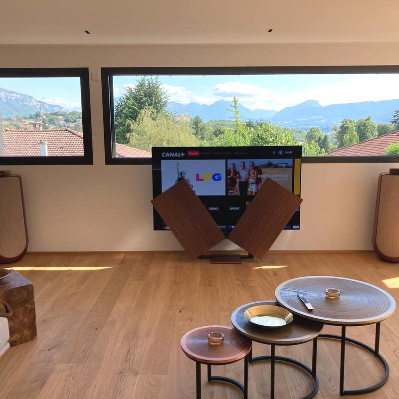 Beovision Harmony 77’’ associée aux Beolab 50